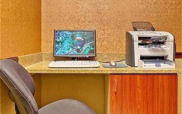 Holiday Inn Express Hotel & Suites Clinton By IHG