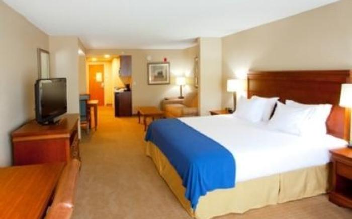 Holiday Inn Express & Suites Culpeper By IHG