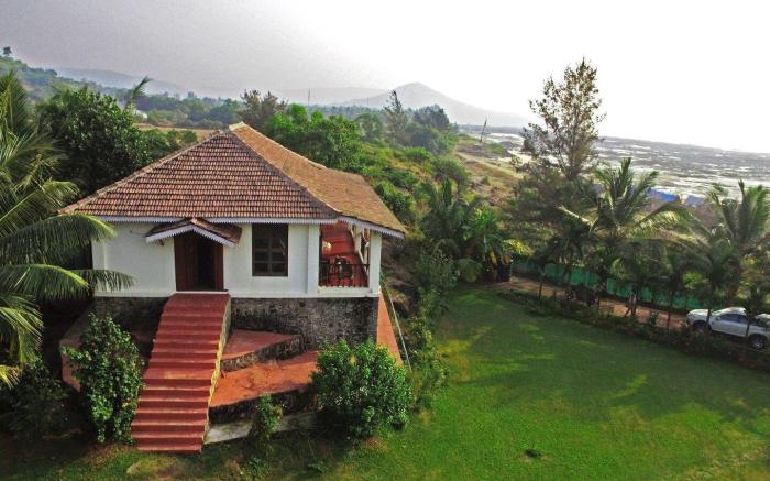 Salt Rim, 2 BDR Beachfront villa on secluded Beach
