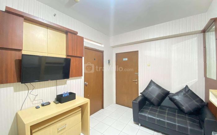 Stylish & Strategic 2BR at Gateway Ahmad Yani Cicadas Apartment near Mall By Travelio