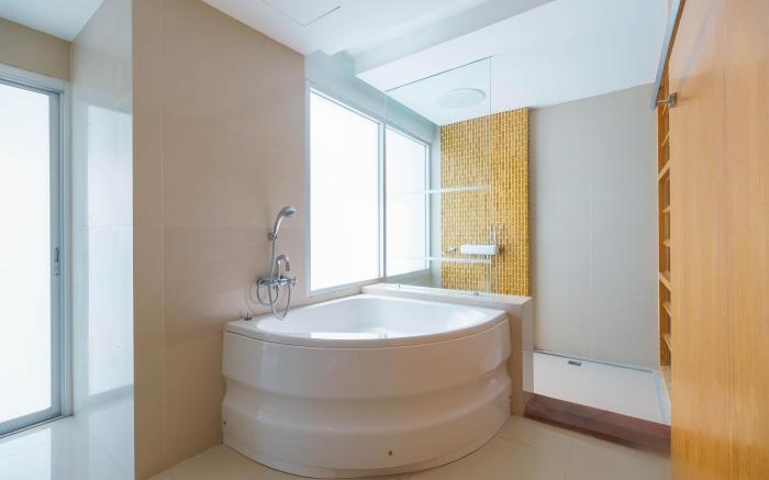 Royal Beach View Suites