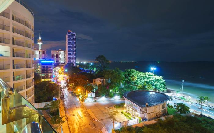 Royal Beach View Suites