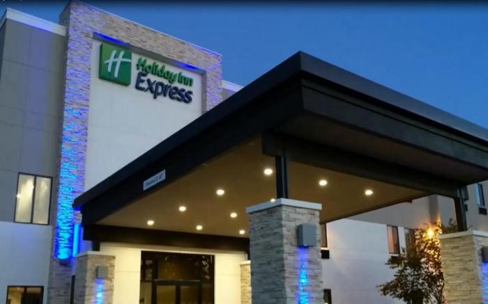 Holiday Inn Express & Suites Kansas City - Lee's Summit By IHG
