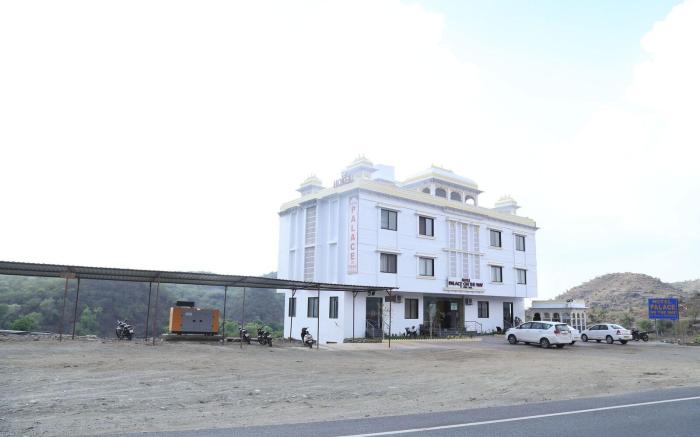 Hotel Palace on the way