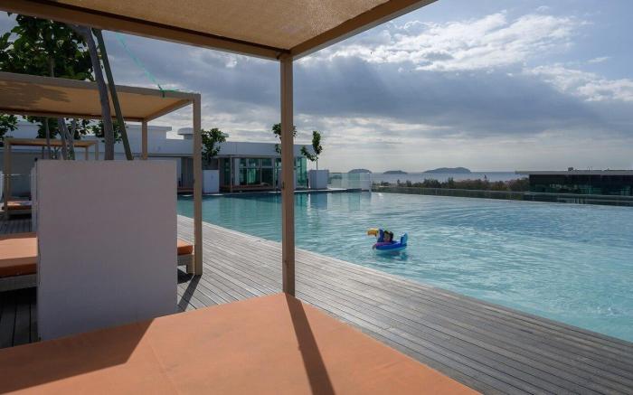 LSS HomeStay@Sutera Avenue KK infinity pool 10 pax