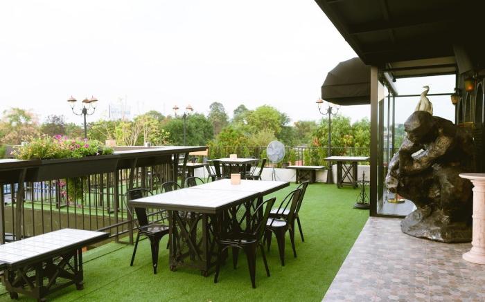 Dream Factory Hotel & Rooftop Bar