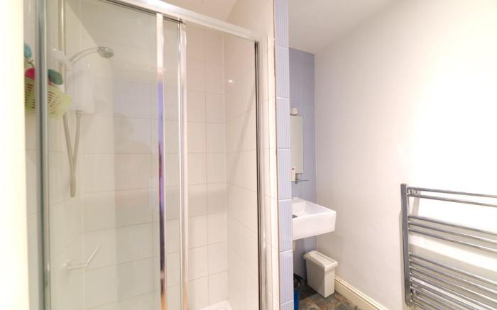 Clerkenwell Apartments by DC London Rooms