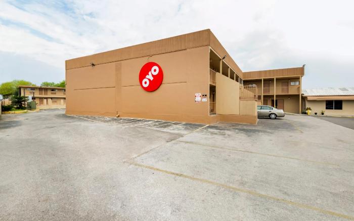 OYO Hotel San Antonio Lackland AFB/Seaworld Hwy 90 W