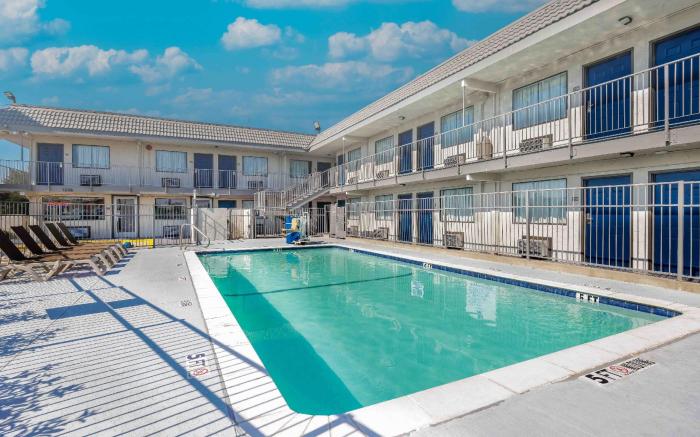 Motel 6 Fort Worth, TX - East