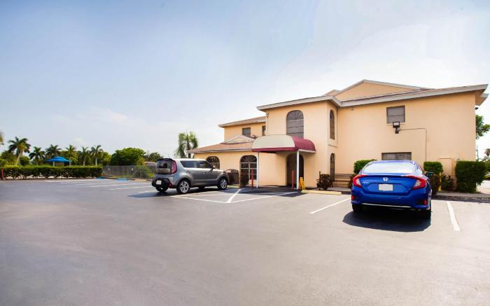 OYO Waterfront Hotel- Cape Coral/Fort Myers, FL