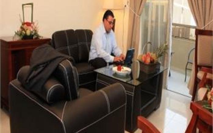 Midtown Hotel & Suites
