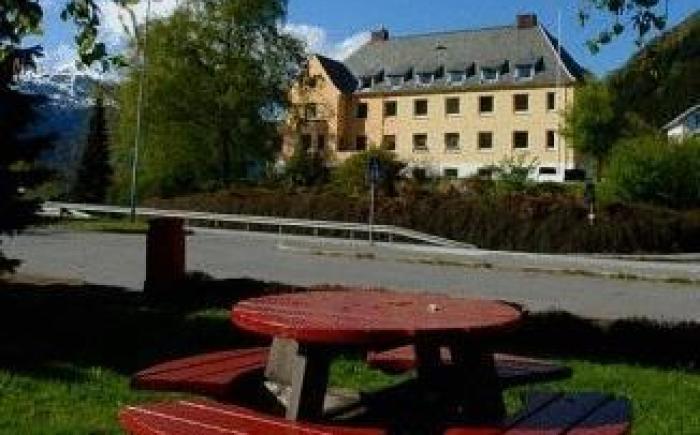 Trolltunga Hotel