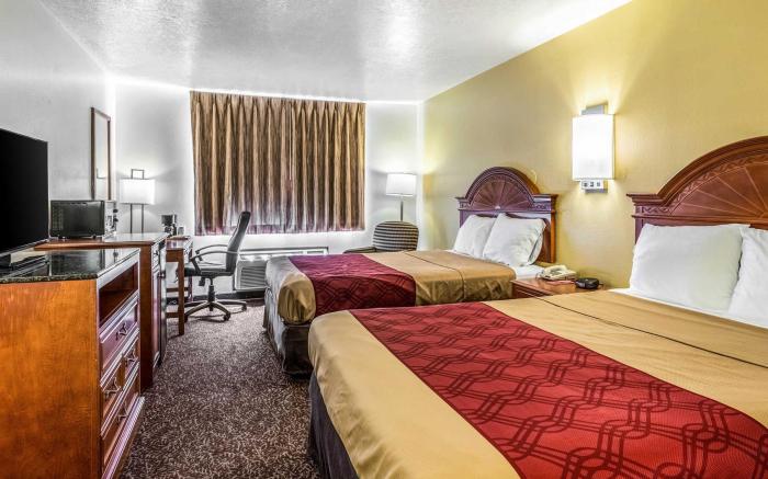 Econo Lodge Inn & Suites Albuquerque East I-40 Eubank Exit