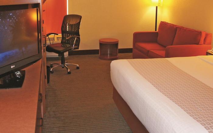 CLT Airport Inn & Suites
