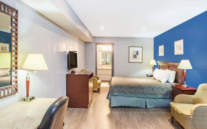 Days Inn by Wyndham San Antonio Alamo/Riverwalk