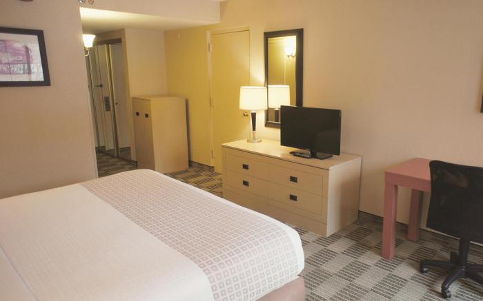 Baymont by Wyndham White Plains - Elmsford