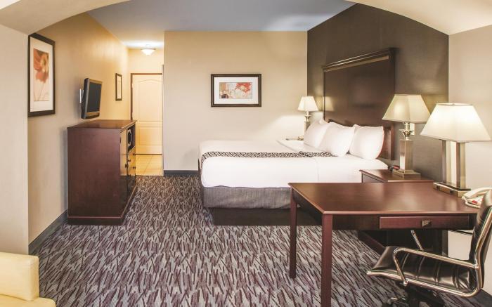 La Quinta Inn & Suites by Wyndham Allen at The Village