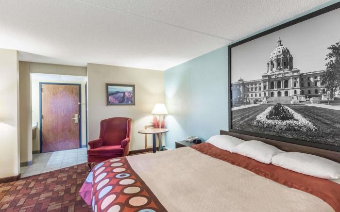 Super8 by Wyndham Luverne I-90