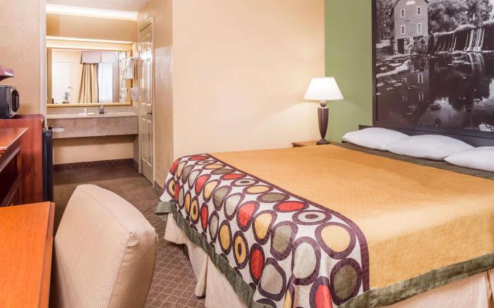 Super 8 By Wyndham Macon West