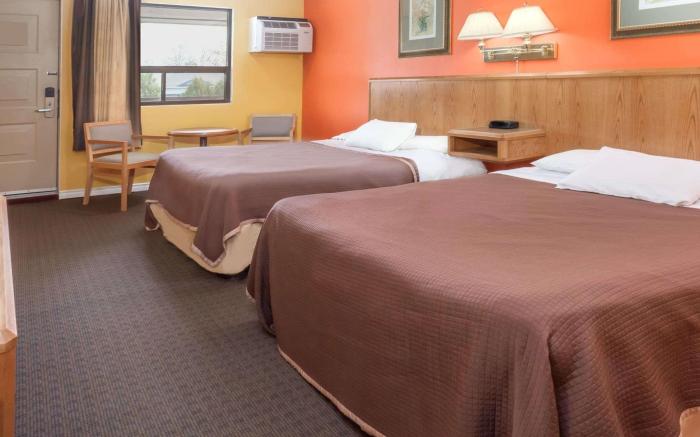 Howard Johnson by Wyndham Niagara Falls