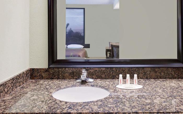 Super 8 by Wyndham Corpus Christi Northwest