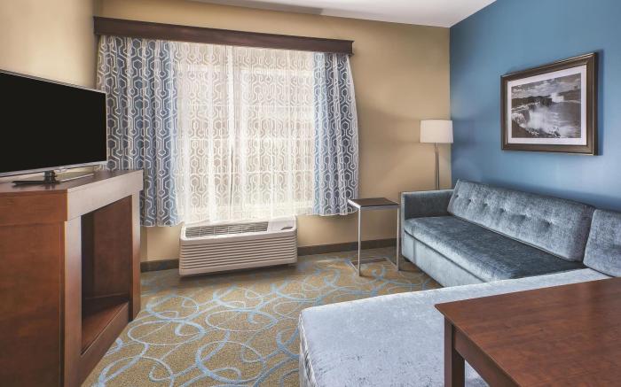La Quinta Inn & Suites by Wyndham Niagara Falls