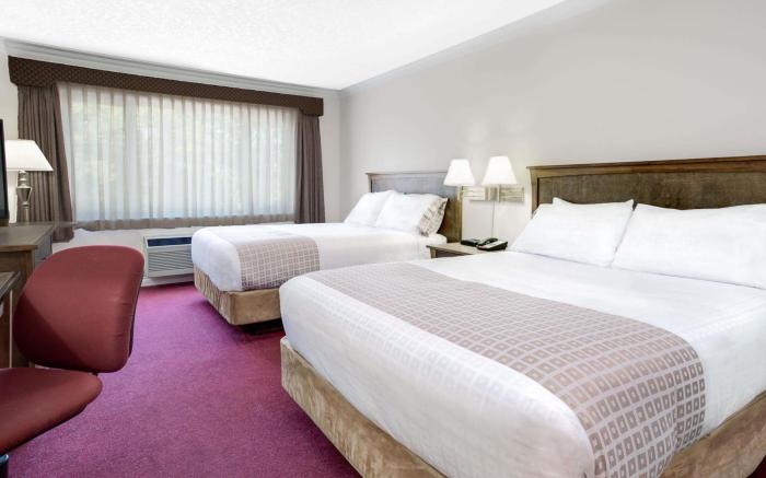 Holiday Inn Victoria Elk Lake By IHG
