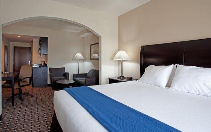 Holiday Inn Express Hotel & Suites Hope Mills-Fayetteville Airport By IHG
