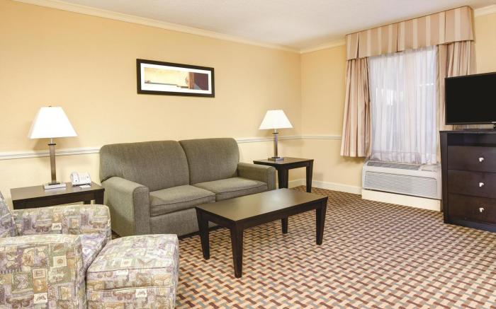 La Quinta Inn & Suites by Wyndham Atlanta Airport South