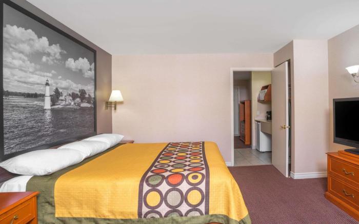 Super 8 By Wyndham Kingston