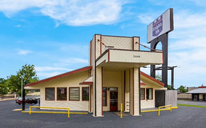 Knights Inn - Fayetteville NC