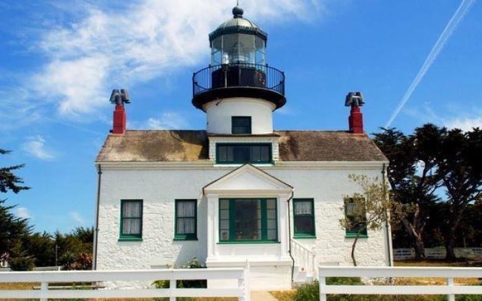 Lighthouse Lodge & Cottages