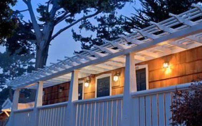 Lighthouse Lodge & Cottages