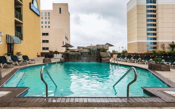 Days Inn by Wyndham Virginia Beach At The Beach
