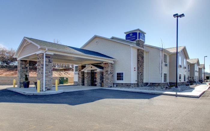 Cobblestone Hotel & Suites - Salem