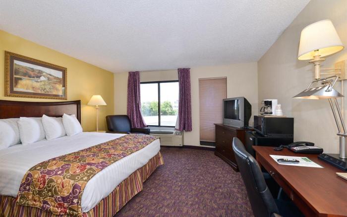 Lamplighter Inn-South