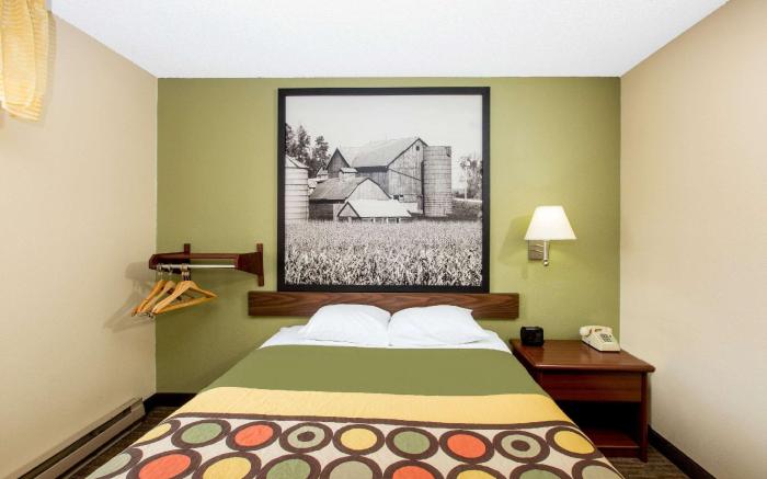 Super 8 By Wyndham Fairmont