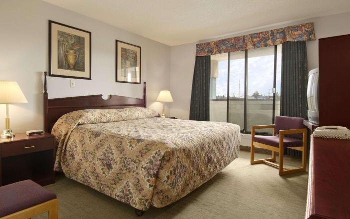 Super 8 By Wyndham Red Deer