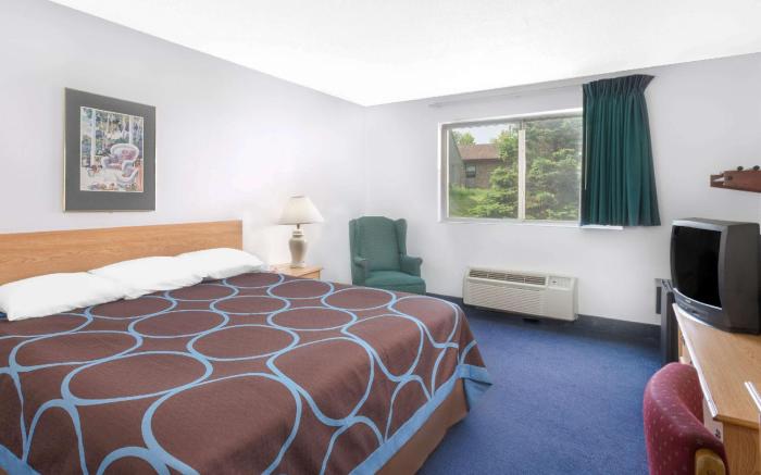 Super 8 By Wyndham Kingston