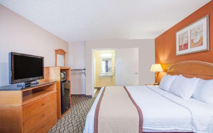 Baymont by Wyndham Madison Heights Detroit Area