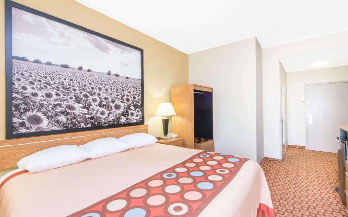 Super 8 By Wyndham Wichita South