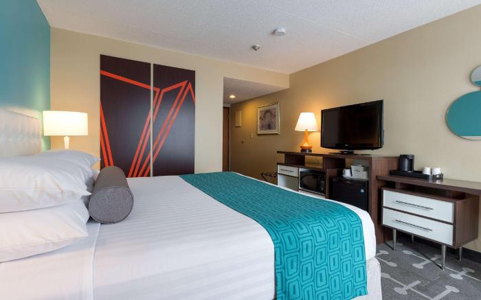 Howard Johnson Plaza by Wyndham by the Falls Niagara Falls