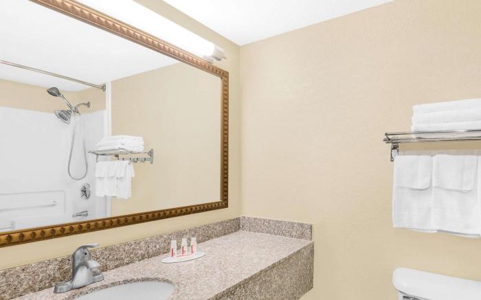 Travelodge by Wyndham Lima OH