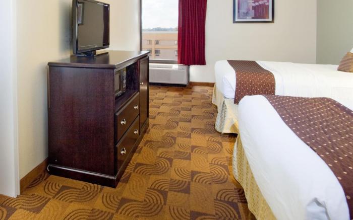 La Quinta Inn & Suites by Wyndham Memphis Airport Graceland