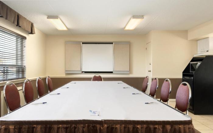 Travelodge by Wyndham Edmonton South