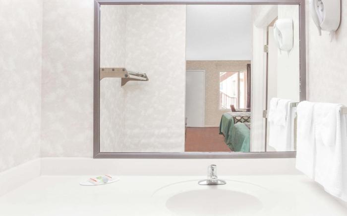 Super 8 By Wyndham Decatur Priceville