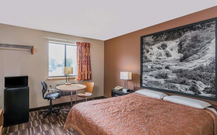 Super 8 By Wyndham Madison