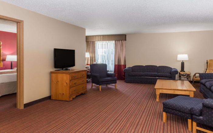 Baymont by Wyndham Mequon Milwaukee Area