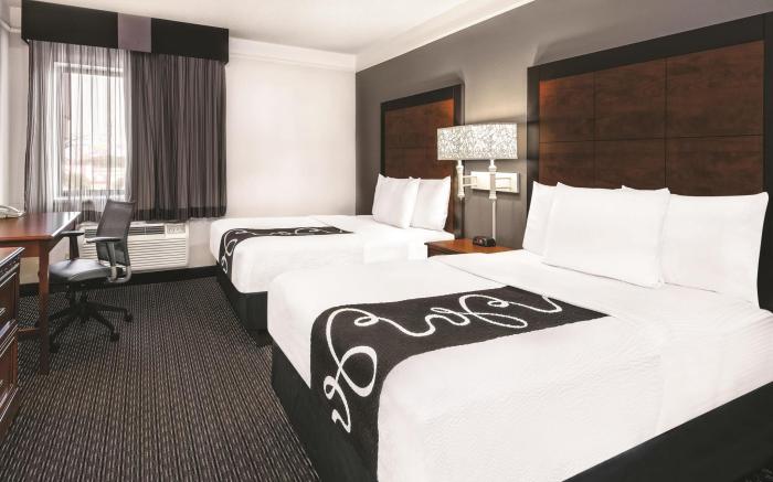La Quinta Inn & Suites by Wyndham Houston Baytown East
