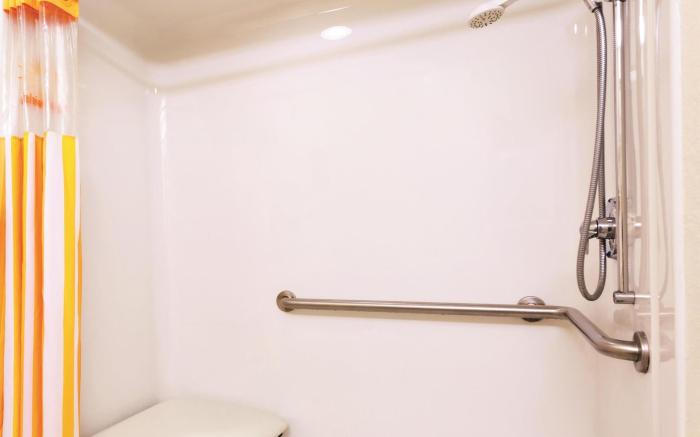 La Quinta Inn & Suites by Wyndham St. Petersburg Northeast